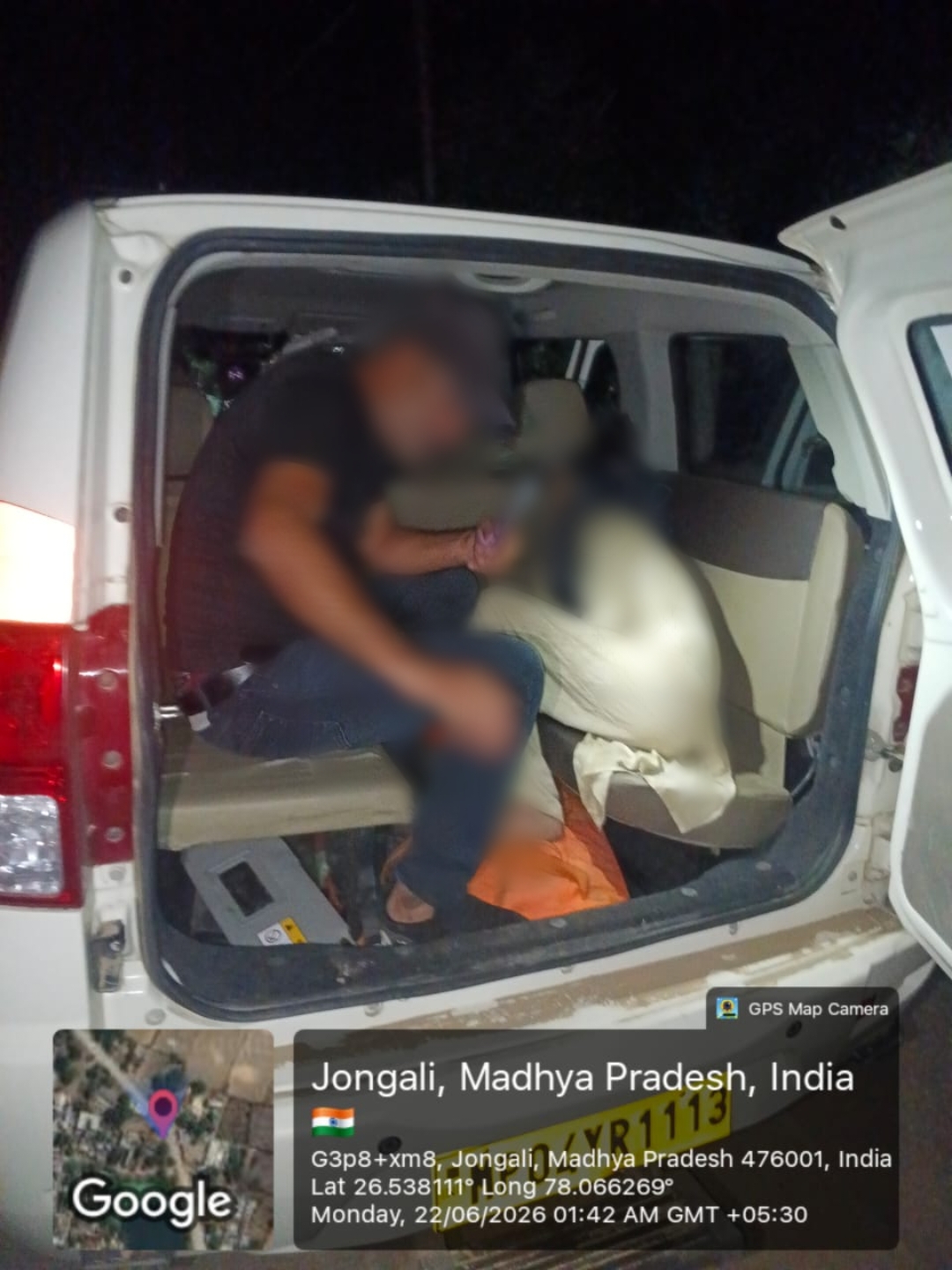 मुरैना के थाना माताबसैया क्षेत्र में पारिवारिक विवाद के चलते अवसादग्रस्त महिला ने किया जहरीले पदार्थ का सेवन, डायल-112 जवानों ने एफ़ आर व्ही वाहन से पहुँचाया अस्पताल।
